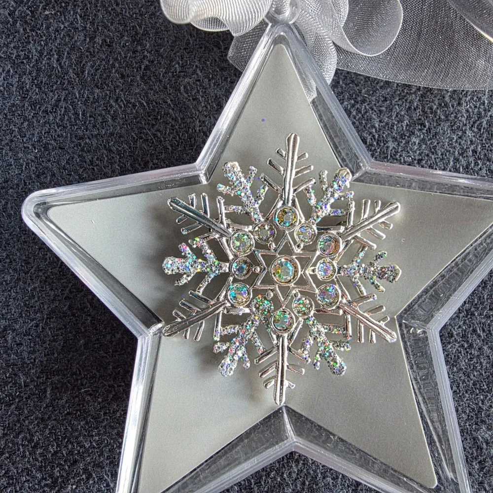 Vintage Avon Snowflake Pin Brooch Star Ornament Gift Box Silver  Glitter Crystal